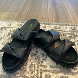 Black Strap Sandals Sz US 9